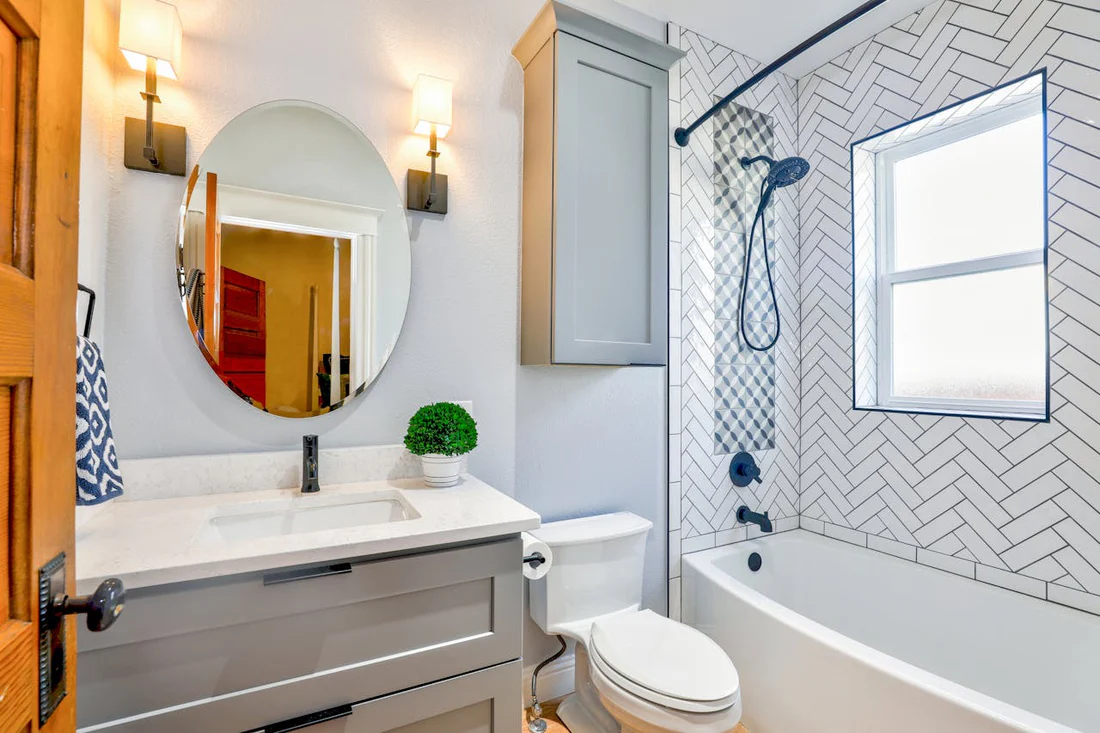 How to Make a Small Bathroom Feel Spacious
